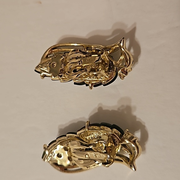 STAR Brand Grey Green Lucite Leaves & AB Rhinestone on Goldtone Clip-on Earring - Picture 4 of 5